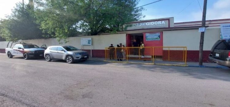 Detonaciones afuera de una primaria y a las autoridades se movilizan