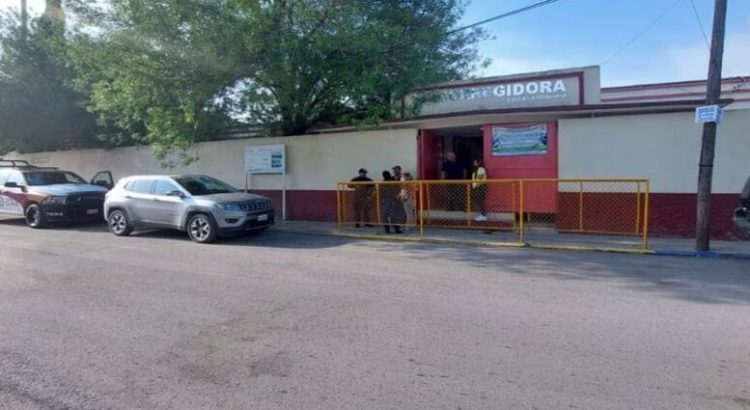 Detonaciones afuera de una primaria y a las autoridades se movilizan