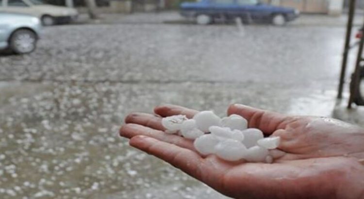 Cae granizo en comunidades rurales