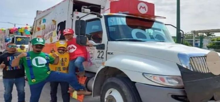 Disfrazados trabajadores de limpieza sorprendieron en calles de Tamaulipas