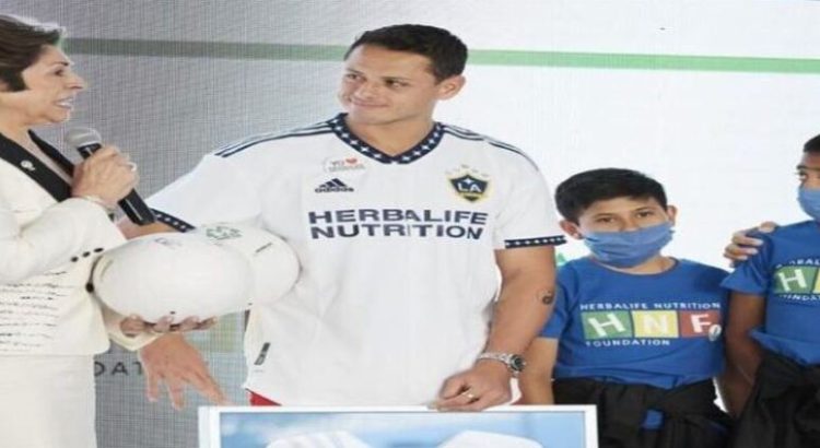 ‘Chicharito’ realizó una donación junto a LA Galaxy a favor de niños sin padres en CdMx