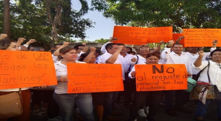 Protestan maestros en Tamaulipas