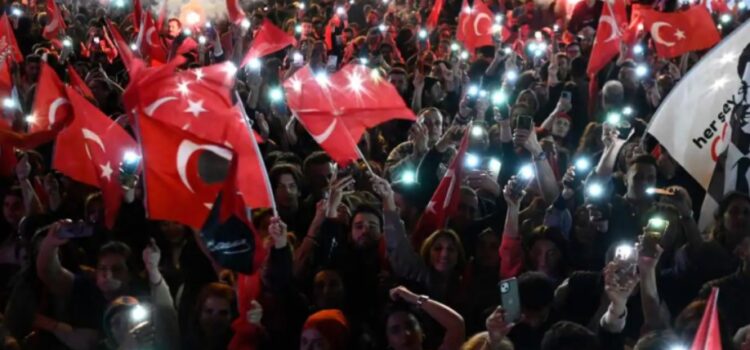 Triunfo histórico del CHP en elecciones municipales turcas: Cambio de rumbo en el poder político