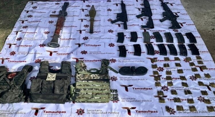 Fueron aseguradas armas, equipo táctico y un vehículo robado en Valle Hermoso, Tamaulipas