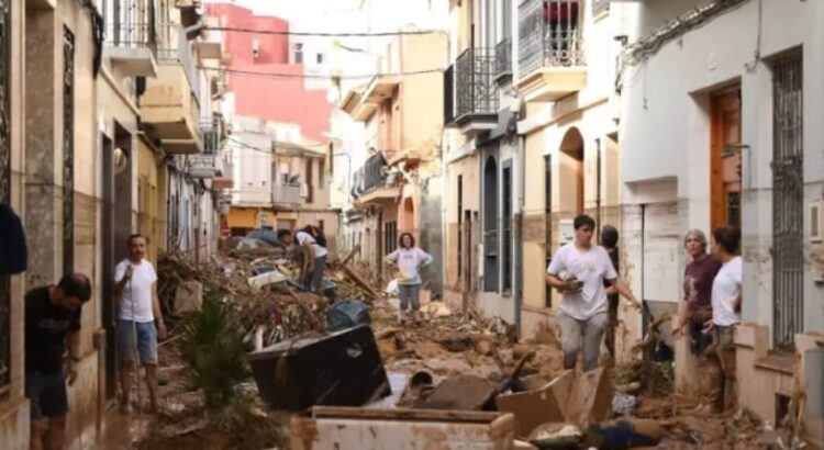 El devastador paso de la DANA en España: a oscuras entre inundaciones e inseguridad